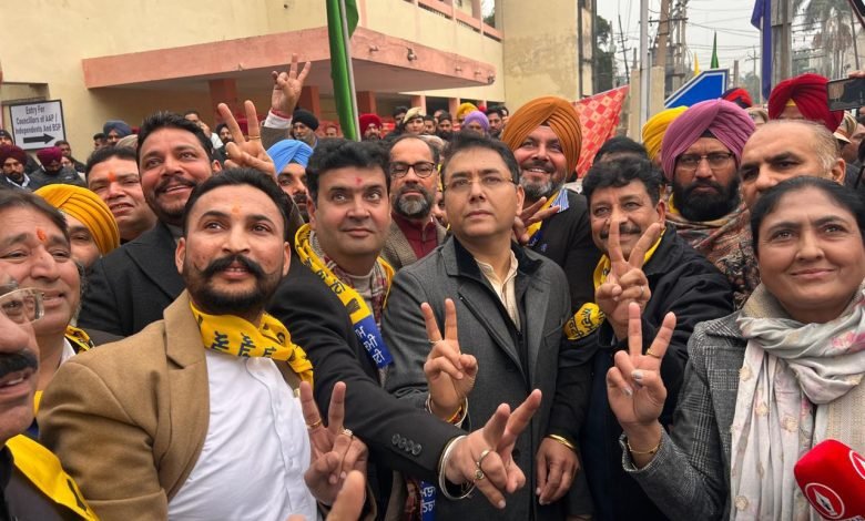 ਜਲੰਧਰ 'ਚ 'ਆਪ' ਦੀ ਵੱਡੀ ਜਿੱਤ, ਮੇਅਰ ਬਣੇ ਵਨੀਤ ਧੀਰ ਦੀ ਅਗਵਾਈ 'ਚ ਜਲੰਧਰ ਦਾ ਵਿਕਾਸ ਹੋਵੇਗਾ ਨਵੀਆਂ ਬੁਲੰਦੀਆਂ 'ਤੇ