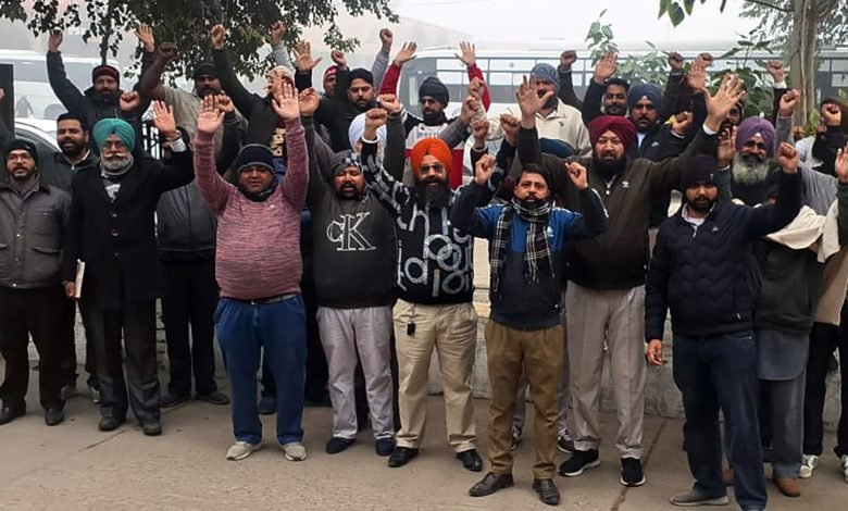 ਪੰਜਾਬ ਰੋਡਵੇਜ਼/ਪਨਬਸ ਦੀ ਸਾਂਝੀ ਐਕਸ਼ਨ ਕਮੇਟੀ ਦੇ ਸੱਦੇ ਤੇ ਡਿਪੂ ਫਿਰੋਜ਼ਪੁਰ ਦੇ ਗੇਟ ’ਤੇ ਕੀਤੀ ਗੇਟ ਰੈਲੀ