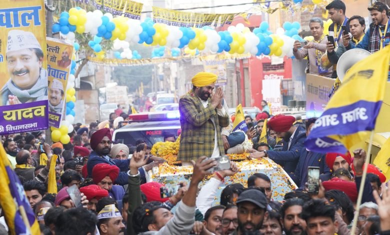 दिल्ली में बोले मान: हम 'लड़ाई' की नहीं, 'पढ़ाई' की बात करते हैं दिल्ली में बोले मान: हम 'लड़ाई' की नहीं, 'पढ़ाई' की बात करते हैं