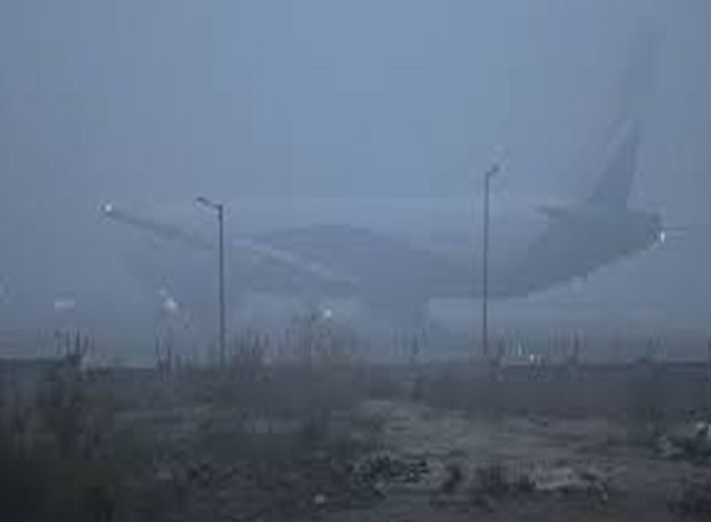 ਅੰਮ੍ਰਿਤਸਰ ’ਚ ਸੰਘਣੀ ਧੁੰਦ ਤੇ ਮੌਸਮ ਖਰਾਬ ਹੋਣ ਕਾਰਣ ਉਡਾਣਾਂ ਪ੍ਰਭਾਵਿਤ