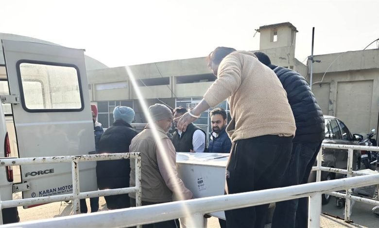 ਡਾ. ਓਬਰਾਏ ਦੇ ਯਤਨਾਂ ਸਦਕਾ 55 ਸਾਲਾ ਯਸ਼ਪਾਲ ਦੀ ਮ੍ਰਿਤਕ ਦੇਹ ਦੁਬਈ ਤੋਂ ਭਾਰਤ ਪੁੱਜੀ ਡਾ. ਓਬਰਾਏ ਦੇ ਯਤਨਾਂ ਸਦਕਾ 55 ਸਾਲਾ ਯਸ਼ਪਾਲ ਦੀ ਮ੍ਰਿਤਕ ਦੇਹ ਦੁਬਈ ਤੋਂ ਭਾਰਤ ਪੁੱਜੀ