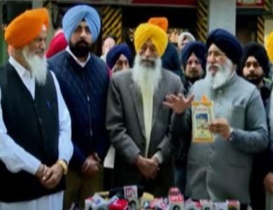 ਗੁਰਦੁਆਰਾ ਚੋਣ ਕਮਿਸ਼ਨਰ ਨਾਲ ਮਿਲਿਆ ਅਕਾਲੀ ਦਲ ਦਾ ਵਫ਼ਦ