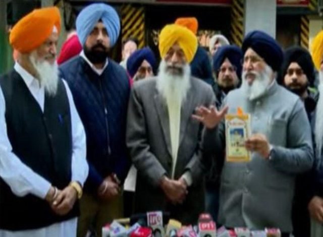 ਗੁਰਦੁਆਰਾ ਚੋਣ ਕਮਿਸ਼ਨਰ ਨਾਲ ਮਿਲਿਆ ਅਕਾਲੀ ਦਲ ਦਾ ਵਫ਼ਦ ਗੁਰਦੁਆਰਾ ਚੋਣ ਕਮਿਸ਼ਨਰ ਨਾਲ ਮਿਲਿਆ ਅਕਾਲੀ ਦਲ ਦਾ ਵਫ਼ਦ