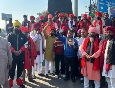 ਡਾ. ਭੀਮ ਰਾਓ ਅੰਬੇਡਕਰ ਦਾ ਬੁੱਤ ਤੋੜੇ ਜਾਣ 'ਤੇ ਅੰਮ੍ਰਿਤਸਰ 'ਚ ਤਣਾਅ, ਸੜਕਾਂ 'ਤੇ ਉਤਰੇ ਲੋਕ; ਵੱਡੀ ਗਿਣਤੀ 'ਚ ਪੁਲਿਸ ਤਾਇਨਾਤ