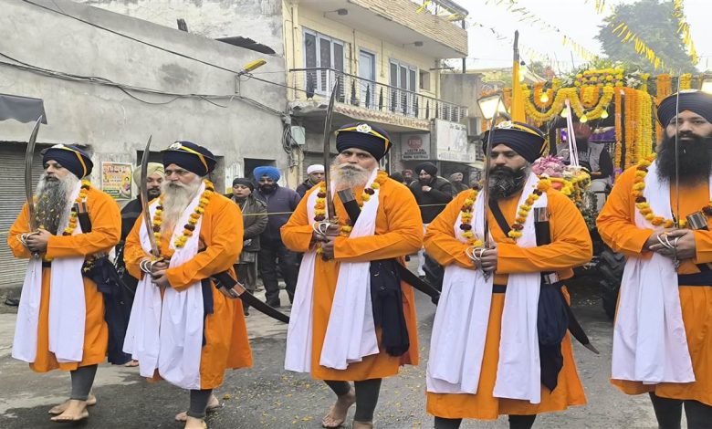 ਗੁਰੂ ਗੋਬਿੰਦ ਸਿੰਘ ਮਹਾਰਾਜ ਜੀ ਦੇ ਪ੍ਰਕਾਸ਼ ਪੁਰਬ ਸਬੰਧੀ ਕਿਸ਼ਨਗੜ੍ਹ ਦੀਆਂ ਸੰਗਤਾਂ ਵੱਲੋਂ ਸਜਾਇਆ ਗਿਆ ਵਿਸ਼ਾਲ ਨਗਰ ਕੀਰਤਨ