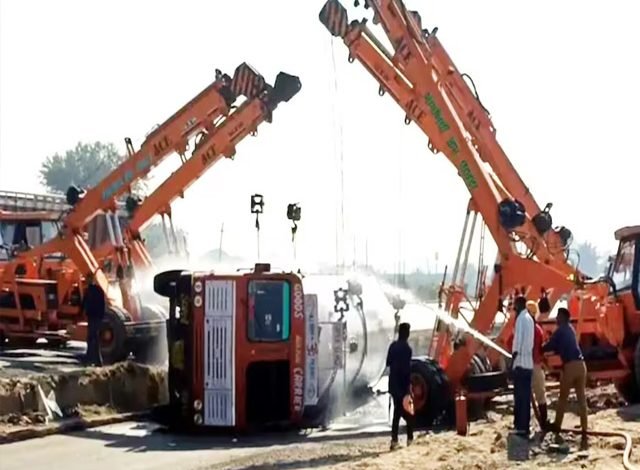 ਹਾਦਸੇ ਦਾ ਸ਼ਿਕਾਰ ਹੋਇਆ ਐਲ.ਪੀ.ਜੀ. ਟੈਂਕਰ ਹਾਦਸੇ ਦਾ ਸ਼ਿਕਾਰ ਹੋਇਆ ਐਲ.ਪੀ.ਜੀ. ਟੈਂਕਰ