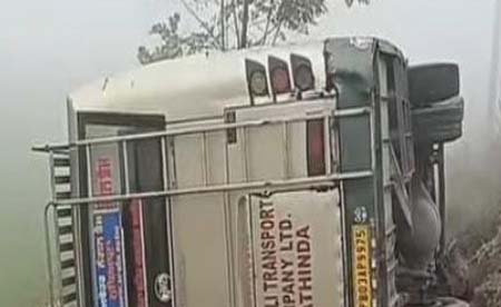 ਗੰਨੇ ਦੀ ਟਰਾਲੀ ਨਾਲ ਟਕਰਾਈ ਬੱਸ, 7 ਸਵਾਰੀਆਂ ਜ਼ਖਮੀ ਗੰਨੇ ਦੀ ਟਰਾਲੀ ਨਾਲ ਟਕਰਾਈ ਬੱਸ, 7 ਸਵਾਰੀਆਂ ਜ਼ਖਮੀ