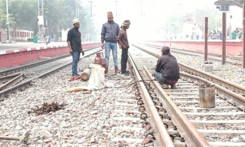 ਬੀਕਾਨੇਰ ਡਵੀਜ਼ਨ ਵੱਲੋਂ ਦਰਜਨਾਂ ਰੇਲਗੱਡੀਆਂ ਕਈ ਦਿਨਾਂ ਲਈ ਬੰਦ, ਰੇਲਵੇ ਨੂੰ ਫ਼ੈਸਲੇ 'ਤੇ ਮੁੜ ਵਿਚਾਰ ਕਰਨ ਦੀ ਕੀਤੀ ਅਪੀਲ