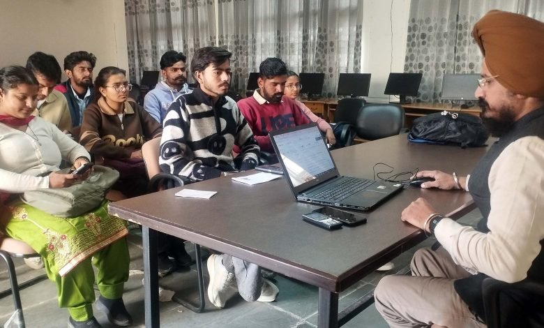 ਸਵੀਪ ਟੀਮ ਫ਼ਿਰੋਜ਼ਪੁਰ ਦੁਆਰਾ ਰਾਸ਼ਟਰੀ ਵੋਟਰ ਦਿਵਸ 2025 ਮੌਕੇ ਪੰਜਾਬ ਚੋਣ ਕੁਇਜ਼-2025 ਵਾਸਤੇ ਰਜਿਸਟ੍ਰੇਸ਼ਨ ਮੁਹਿੰਮ ਜਾਰੀ