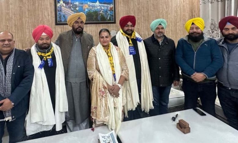 ਅੰਮ੍ਰਿਤਸਰ ਨਗਰ ਨਿਗਮ 'ਚ ਆਮ ਆਦਮੀ ਪਾਰਟੀ ਹੋਈ ਮਜ਼ਬੂਤ, 4 ਆਜ਼ਾਦ ਕੌਂਸਲਰ ਪਾਰਟੀ 'ਚ ਸ਼ਾਮਲ