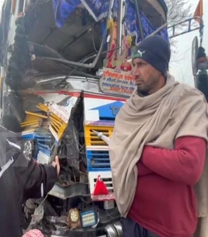 ਬੱਸ ਤੇ ਟਰੈਕਟਰ ਟਰਾਲੀ ਦੀ ਹੋਈ ਆਹਮੋ ਸਾਹਮਣੇ ਟੱਕਰ