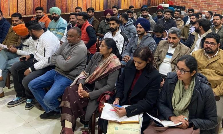 ਪਸ਼ੂ ਪਾਲਣ ਵਿਭਾਗ ਵੱਲੋਂ ਜ਼ਿਲ੍ਹਾ ਫਿਰੋਜ਼ਪੁਰ ਦੇ ਸਮੂਹ ਸੁਪਰਵਾਈਜਰ ਅਤੇ ਇੰਨੂਮੀਰੇਟਰ ਦੀ ਕਰਵਾਈ ਰਿਫਰੇਸ਼ਰ ਟ੍ਰੇਨਿੰਗ ਪਸ਼ੂ ਪਾਲਣ ਵਿਭਾਗ ਵੱਲੋਂ ਜ਼ਿਲ੍ਹਾ ਫਿਰੋਜ਼ਪੁਰ ਦੇ ਸਮੂਹ ਸੁਪਰਵਾਈਜਰ ਅਤੇ ਇੰਨੂਮੀਰੇਟਰ ਦੀ ਕਰਵਾਈ ਰਿਫਰੇਸ਼ਰ ਟ੍ਰੇਨਿੰਗ