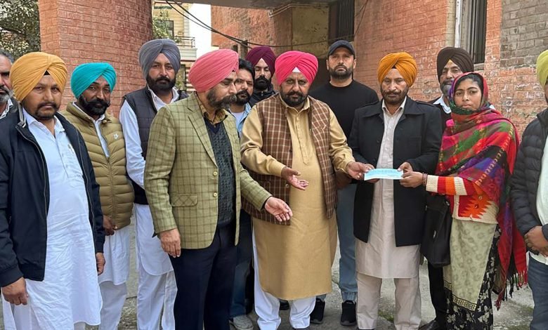 ਵਿਧਾਇਕ ਰਣਬੀਰ ਭੁੱਲਰ ਵੱਲੋਂ ਥਰੈਸ਼ਰ ਹਾਦਸਾ ਪੀੜਤਾਂ ਨੂੰ ਦਿੱਤੀ ਗਈ ਵਿੱਤੀ ਸਹਾਇਤਾ