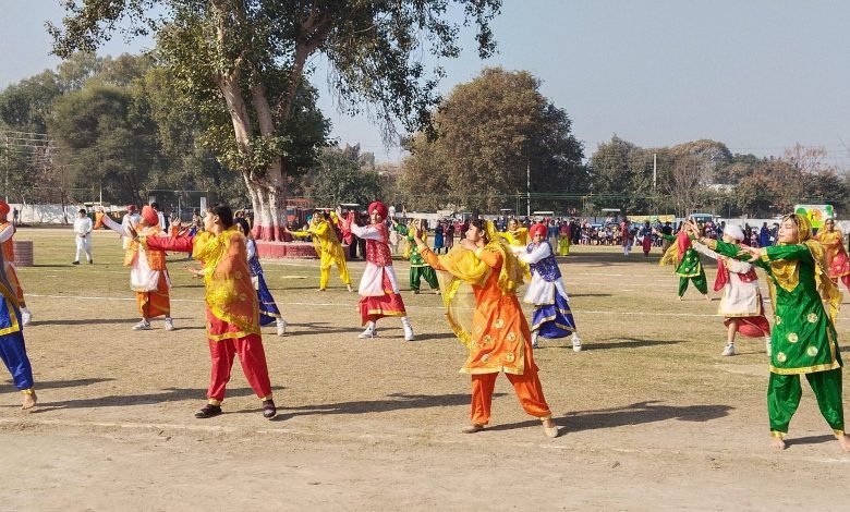 ਕੰਟੋਨਮੈਂਟ ਬੋਰਡ ਸਟੇਡੀਅਮ ਵਿਖੇ ਹੋਈ ਜ਼ਿਲ੍ਹਾ ਪੱਧਰੀ ਗਣਤੰਤਰ ਦਿਵਸ ਸਮਾਗਮ ਦੀ ਫੁੱਲ ਡਰੈੱਸ ਰਿਹਰਸਲ