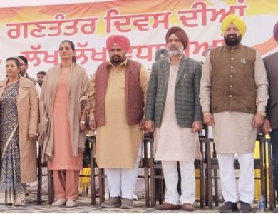 ਕੈਬਨਿਟ ਮੰਤਰੀ ਹਰਭਜਨ ਸਿੰਘ ਨੇ ਫਿਰੋਜ਼ਪੁਰ ਵਿਖੇ ਗਣਤੰਤਰ ਦਿਵਸ ਮੌਕੇ ਲਹਿਰਾਇਆ ਕੌਮੀ ਝੰਡਾ
