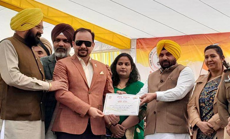 ਡਾਕਟਰ ਅਭਿਸ਼ੇਕ ਅਰੋੜਾ ਨੂੰ ਗਣਤੰਤਰ ਦਿਵਸ ’ਤੇ ਪੰਜਾਬ ਸਰਕਾਰ ਵੱਲੋਂ ਕੀਤਾ ਸਨਮਾਨਿਤ