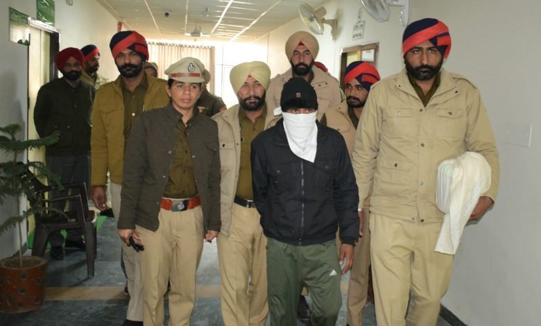 ਫਾਜ਼ਿਲਕਾ ਪੁਲਿਸ ਨੂੰ ਨਸ਼ਾ ਤਸਕਰਾਂ ਦੇ ਖਿਲਾਫ ਮਿਲੀ ਇੱਕ ਹੋਰ ਵੱਡੀ ਕਾਮਯਾਬੀ ਫਾਜ਼ਿਲਕਾ ਪੁਲਿਸ ਨੂੰ ਨਸ਼ਾ ਤਸਕਰਾਂ ਦੇ ਖਿਲਾਫ ਮਿਲੀ ਇੱਕ ਹੋਰ ਵੱਡੀ ਕਾਮਯਾਬੀ