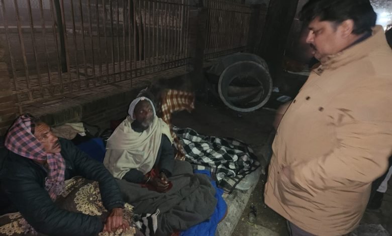 ਵਧੀਕ ਡਿਪਟੀ ਕਮਿਸ਼ਨਰ ਨੇ ਸ਼ੀਤ ਲਹਿਰ ਵਿੱਚ ਫੁੱਟਪਾਥਾਂ ਤੇ ਜੀਵਨ ਬਸਰ ਕਰ ਰਹੇ ਲੋਕਾਂ ਨੂੰ ਪਹੁੰਚਾਇਆ ਰੈਨ ਬਸੇਰਾ