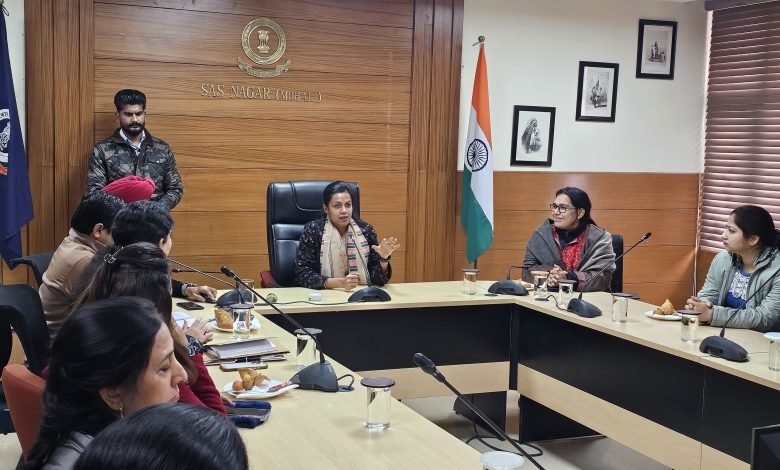 ਡੀ.ਸੀ ਨੇ ਨਵੇਂ ਸਾਲ ਵਿੱਚ ਲੋਕਾਂ ਨੂੰ ਸੇਵਾਵਾਂ ਪ੍ਰਦਾਨ ਕਰਨ ਵਿੱਚ ਹੋਰ ਸਮਰਪਣ ਅਤੇ ਲਗਨ ਨਾਲ ਕੰਮ ਕਰਨ ਲਈ ਆਖਿਆ