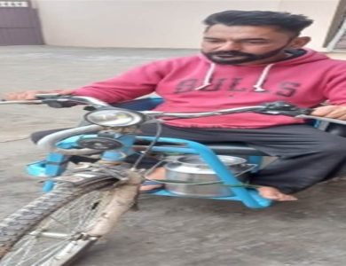 ਵ੍ਹੀਲਚੇਅਰ ’ਤੇ ਦੁੱਧ ਵੇਚਣ ਲਈ ਮਜ਼ਬੂਰ ਅਣਗੌਲਿਆ ਖਿਡਾਰੀ ਨਿੰਮਾ, ਕੇਂਦਰ, ਪੰਜਾਬ ਸਰਕਾਰ ਤੇ ਨਾ ਕਿਸੇ ਸਿਆਸੀ ਆਗੂ ਨੇ ਲਈ ਸਾਰ