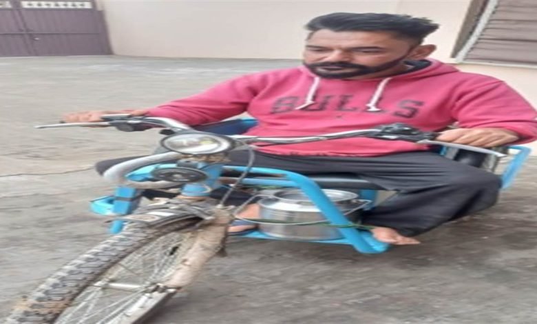 ਵ੍ਹੀਲਚੇਅਰ ’ਤੇ ਦੁੱਧ ਵੇਚਣ ਲਈ ਮਜ਼ਬੂਰ ਅਣਗੌਲਿਆ ਖਿਡਾਰੀ ਨਿੰਮਾ, ਕੇਂਦਰ, ਪੰਜਾਬ ਸਰਕਾਰ ਤੇ ਨਾ ਕਿਸੇ ਸਿਆਸੀ ਆਗੂ ਨੇ ਲਈ ਸਾਰ