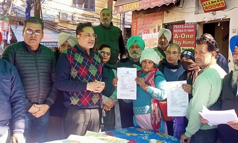 ਕੇਂਦਰੀ ਵਿਧਾਨ ਸਭਾ ਹਲਕੇ ਵਿੱਚ ਪ੍ਰਧਾਨ ਮੰਤਰੀ ਆਵਾਸ ਯੋਜਨਾ ਦਾ ਲਾਭ ਲੈਣ ਲਈ ਲਗਾਏ ਗਏ ਕੈਂਪ ਵਿੱਚ 100 ਲਾਭਪਾਤਰੀਆਂ ਨੇ ਫਾਰਮ ਭਰੇ