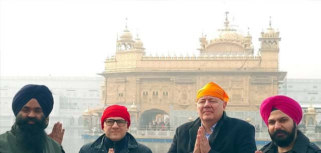 ਅਰਜਨਟੀਨਾ ਅਤੇ ਉਰੂਗਏ ਦੇ ਭਾਰਤ ਵਿਚ ਰਾਜਦੂਤ ਸ੍ਰੀ ਹਰਿਮੰਦਰ ਸਾਹਿਬ ਵਿਖੇ ਹੋਏ ਨਤਮਸਤਕ