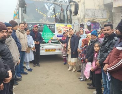 ਫਾਜ਼ਿਲਕਾ ਦੇ ਵਿਧਾਇਕ ਦੀ ਧਰਮਪਤਨੀ ਖੁਸ਼ਬੂ ਸਾਵਨਸੁੱਖਾ ਸਵਨਾ ਵੱਲੋਂ ਵਾਲਮੀਕਿ ਤੀਰਥ ਸਥਾਨ ਅੰਮ੍ਰਿਤਸਰ ਲਈ ਬੱਸ ਰਵਾਨਾ