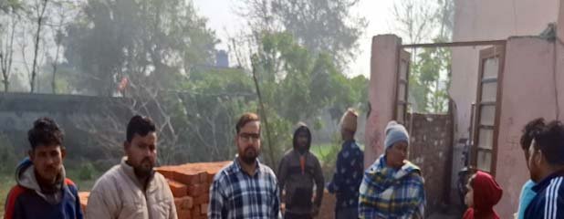 ਪੰਚਾਇਤੀ ਜ਼ਮੀਨ 'ਤੇ ਹੋ ਰਹੇ ਕਬਜ਼ੇ ਦਾ ਕੰਮ ਰੁਕਵਾਇਆ ਪੰਚਾਇਤੀ ਜ਼ਮੀਨ 'ਤੇ ਹੋ ਰਹੇ ਕਬਜ਼ੇ ਦਾ ਕੰਮ ਰੁਕਵਾਇਆ