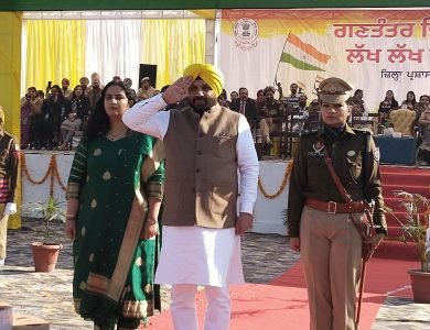 कैबिनेट मंत्री स हरभजन सिंह ने फिरोजपुर में गणतंत्र दिवस पर फहराया राष्ट्रीय ध्वज