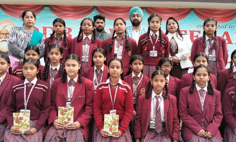 ਜ਼ਿਲ੍ਹਾ ਭਾਸ਼ਾ ਦਫ਼ਤਰ ਵੱਲੋਂ ਕਰਵਾਏ ਗਏ ਡੀ.ਡੀ.ਬੀ.ਡੀ.ਏ.ਵੀ.ਸੈਨਟਰੀ ਪਬਲਿਕ ਸਕੂਲ ਵਿੱਚ ਸੁੰਦਰ ਲਿਖਾਈ ਦੇ ਮੁਕਾਬਲੇ