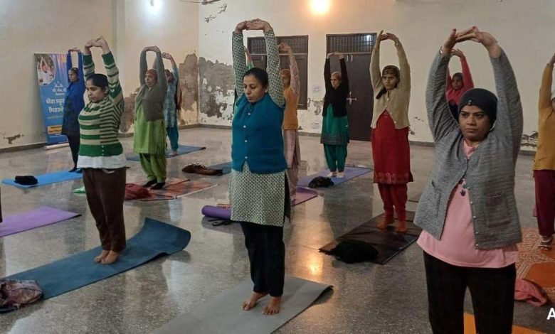 ਸਿਹਤਮੰਦ ਜੀਵਨ ਲਈ ਲੋਕਾਂ ਨੇ ਯੋਗਾ ਨੂੰ ਆਪਣੀ ਰੋਜ਼ਾਨਾ ਜਿੰਦਗੀ ਦਾ ਹਿੱਸਾ ਬਣਾਇਆ -ਐਸ.ਡੀ.ਐਮ. ਡੇਰਾਬੱਸੀ ਅਮਿਤ ਗੁਪਤਾ