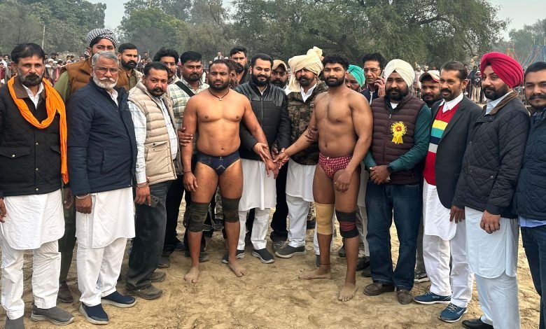 ਫਾਜ਼ਿਲਕਾ ਦੇ ਵਿਧਾਇਕ ਨੇ ਧੰਨ ਧੰਨ ਬਾਬਾ ਕੜ੍ਹਾਹੀਆਂ ਵਾਲਾ ਦੇ ਸਲਾਨਾ ਮੇਲੇ ਤੇ ਪਹੁੰਚ ਦਰਬਾਰ ਵਿੱਚ ਹਾਜ਼ਰੀ ਭਰੀ ਅਤੇ ਸਰਬੱਤ ਦੇ ਭਲੇ ਦੀ ਅਰਦਾਸ ਕੀਤੀ