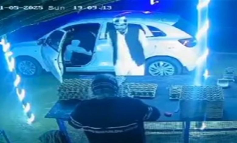 ਕਾਰ ਸਵਾਰ ਆਂਡਿਆਂ ਦੀਆਂ ਛੇ ਟਰੇਆਂ ਲੈ ਕੇ ਫ਼ਰਾਰ, ਵੀਡੀਓ ਵਾਇਰਲ ਮਗਰੋਂ ਅਗਲੇ ਦਿਨ ਪੈਸੇ ਦੇਣ ਪੁੱਜਾ