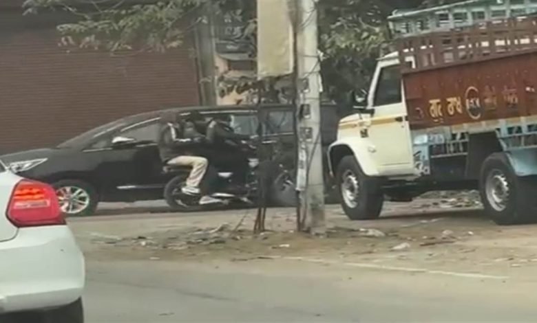 ਗੋਲ਼ੀ ਮਾਰ ਕੇ ਪੈਟਰੋਲ ਪੰਪ ਮੈਨੇਜਰ ਤੋਂ ਸਾਢੇ ਚਾਰ ਲੱਖ ਰੁਪਏ ਲੁੱਟੇ