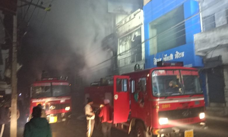 ਕਸਬਾ ਕਾਦੀਆਂ ਦੇ ਜਨਰਲ ਸਟੋਰ 'ਚ ਅੱਗ ਲੱਗਣ ਕਾਰਣ ਲੱਖਾਂ ਰੁਪਏ ਦਾ ਸਾਮਾਨ ਸੜ ਕੇ ਸੁਆਹ