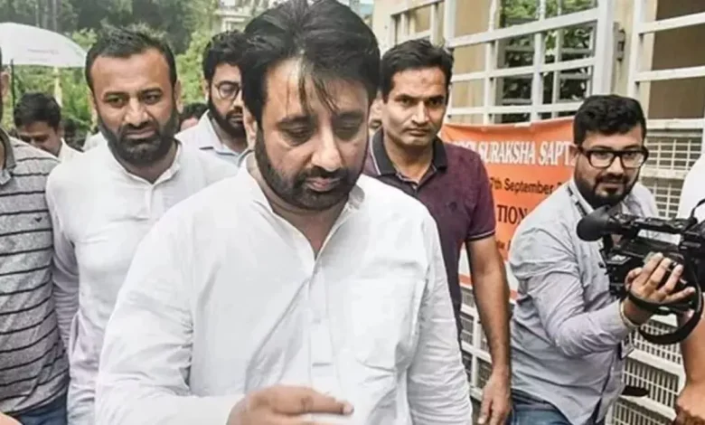 ਗ੍ਰਿਫ਼ਤਾਰੀ ਤੋਂ ਬਚਣ ਲਈ ਅਦਾਲਤ ਪਹੁੰਚੇ ਅਮਾਨਤੁੱਲਾ ਖ਼ਾਨ, Anticipatory Bail ਕੀਤੀ ਦਾਇਰ ਗ੍ਰਿਫ਼ਤਾਰੀ ਤੋਂ ਬਚਣ ਲਈ ਅਦਾਲਤ ਪਹੁੰਚੇ ਅਮਾਨਤੁੱਲਾ ਖ਼ਾਨ, Anticipatory Bail ਕੀਤੀ ਦਾਇਰ