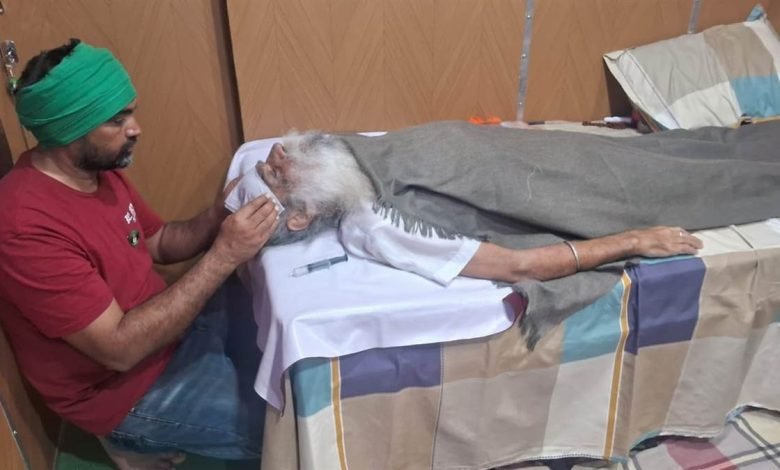 ਡੱਲੇਵਾਲ ਦੀ ਵਿਗੜਦੀ ਜਾ ਰਹੀ ਹਾਲਤ, 103 ਬੁਖ਼ਾਰ, ਹੱਥ ਵੀ ਸੁੱਜਾ; ਡਰਿੱਪ ਲਾਉਣ ਲਈ ਨਹੀਂ ਲੱਭ ਰਹੀ ਨਾੜ