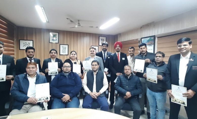 ਫਿਰੋਜ਼ਪੁਰ ਡਿਵੀਜ਼ਨ ਦੇ 19 ਅਧਿਕਾਰੀਆਂ ਅਤੇ ਕਰਮਚਾਰੀਆਂ ਨੂੰ ਸ਼ਾਨਦਾਰ ਸੇਵਾਵਾਂ ਲਈ ਕੀਤਾ ਸਨਮਾਨਿਤ