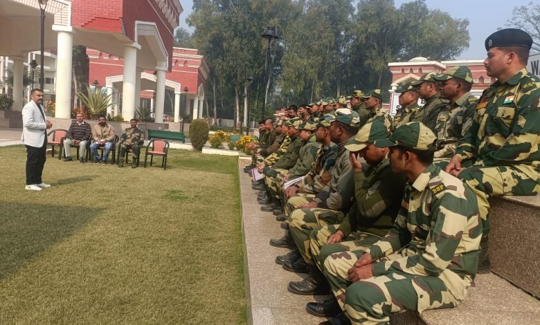 ਕੌਮਾਂਤਰੀ ਸਰਹੱਦ ’ਤੇ ਜਵਾਨਾਂ ਨੂੰ ਸਿਹਤ ਵਿਭਾਗ ਨੇ ਬਿਮਾਰੀਆਂ ਤੋਂ ਬੱਚਣ ਦਾ ਦਿੱਤਾ ਸੁਨੇਹਾ