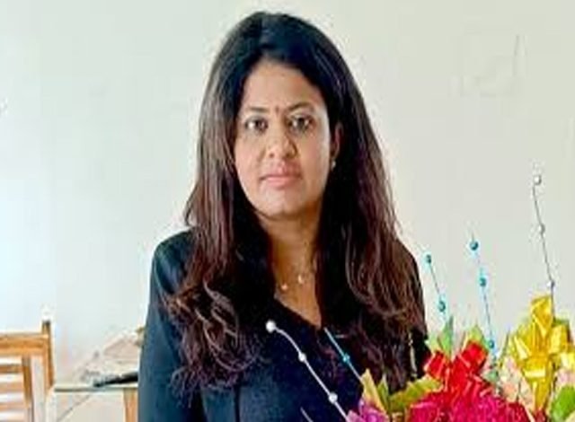 ਸੁਪਰੀਮ ਕੋਰਟ ਨੇ ਵਧਾਇਆ ਪੂਜਾ ਖੇਡਕਰ ਨੂੰ ਸੁਰੱਖਿਆ ਦੇਣ ਦਾ ਆਪਣਾ ਅੰਤਰਿਮ ਹੁਕਮ ਸੁਪਰੀਮ ਕੋਰਟ ਨੇ ਵਧਾਇਆ ਪੂਜਾ ਖੇਡਕਰ ਨੂੰ ਸੁਰੱਖਿਆ ਦੇਣ ਦਾ ਆਪਣਾ ਅੰਤਰਿਮ ਹੁਕਮ