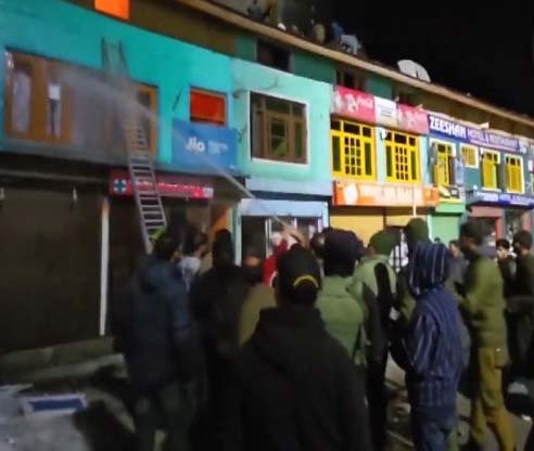 ਸੋਨਮਰਗ ਦੇ ਮੁੱਖ ਬਾਜ਼ਾਰ ਵਿਚ ਲੱਗੀ ਅੱਗ