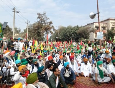 ਪੰਜਾਬ ਸਰਕਾਰ ਵਲੋਂ ਕਿਸਾਨਾਂ ਅਤੇ ਮਜ਼ਦੂਰਾਂ ਤੇ ਪਾਏ ਇਰਾਦਾ ਕਤਲ ਦੇ ਝੂਠੇ ਪਰਚੇ ਰੱਦ ਕਰਾਉਣ ਲਈ ਕਿਸਾਨਾਂ ਵੱਲੋਂ ਐੱਸਐੱਸਪੀ ਦਫਤਰ ਮੂਹਰੇ ਧਰਨਾ ਲਗਾਇਆ