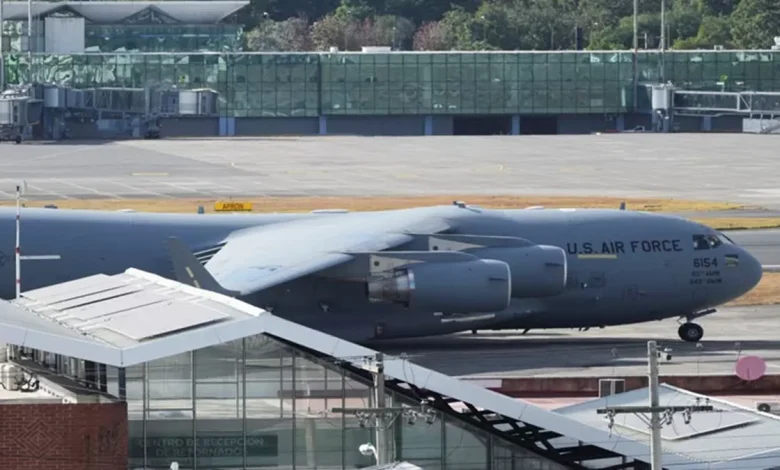 ਅਮਰੀਕਾ ਤੋਂ ਤੀਜਾ ਜਹਾਜ਼ ਅੱਜ ਭਾਰਤੀਆਂ ਨੂੰ ਲਿਆਵੇਗਾ ਅੰਮ੍ਰਿਤਸਰ, ਪੰਜਾਬ 'ਚ ਗਰਮਾਈ ਸਿਆਸਤ