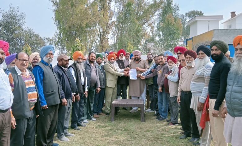 ਪੰਜਾਬ ਮੁਲਾਜ਼ਮ ਤੇ ਪੈਨਸ਼ਨਰ ਸਾਂਝਾ ਫਰੰਟ ਫਿਰੋਜ਼ਪੁਰ ਵਿਧਾਇਕਾਂ ਨੂੰ ਦਿੱਤਾ ਮੰਗ ਪੱਤਰ