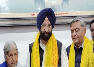 ਸ੍ਰੀ ਦੁਰਗਿਆਨਾ ਮੰਦਿਰ ਵਿਖੇ ਨਤਮਸਤਕ ਹੋਏ ਮਨਜਿੰਦਰ ਸਿੰਘ ਸਿਰਸਾ