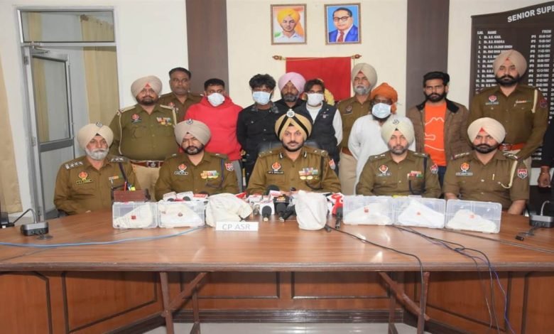 GNDU ਦੇ ਸੁਰੱਖਿਆ ਮੁਲਾਜ਼ਮ ਸਮੇਤ ਛੇ ਗ੍ਰਿਫ਼ਤਾਰ, ਹਥਿਆਰਾਂ ਤੇ ਨਸ਼ੀਲੇ ਪਦਾਰਥਾਂ ਦੀ ਤਸਕਰੀ ਦੇ ਮਾਮਲੇ ’ਚ ਕੀਤੀ ਗਿ੍ਫ਼ਤਾਰੀ