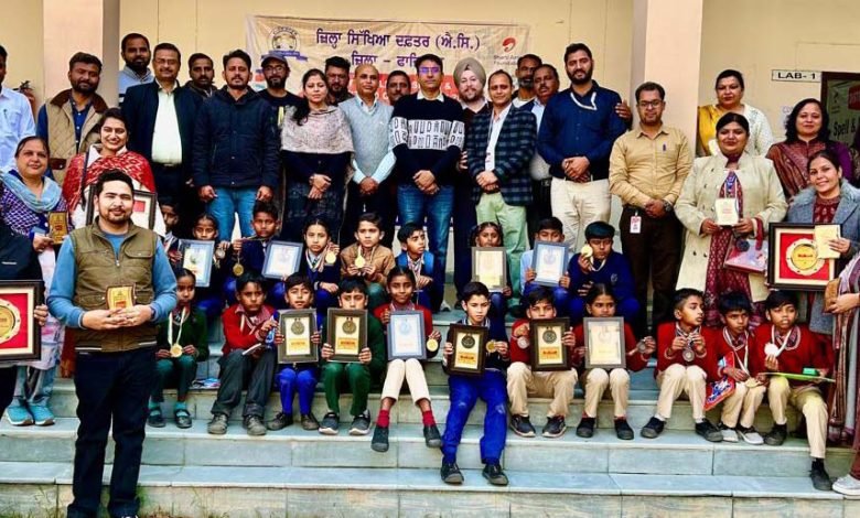 ਸਿੱਖਿਆ ਵਿਭਾਗ ਵੱਲੋਂ ਵਿਦਿਆਰਥੀਆਂ ਦੇ ਜ਼ਿਲ੍ਹਾ ਪੱਧਰ ਤੇ ਆਫਲਾਈਨ ਮੁਕਾਬਲੇ ਕਰਵਾਏ ਗਏ