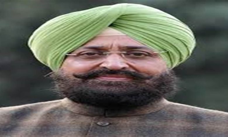 ਪ੍ਰਤਾਪ ਬਾਜਵਾ ਨੇ ਏਜੀ ਦਫ਼ਤਰ ’ਚ ਦਿੱਲੀ ਦੇ ਵਕੀਲਾਂ ਨੂੰ ਭਰਤੀ ਕਰਨ ਲਈ ਪੰਜਾਬ ਦੇ ਵਕੀਲਾਂ ਨੂੰ ਅਸਤੀਫ਼ਾ ਦੇਣ ਲਈ ਮਜਬੂਰ ਕਰਨ ਦਾ ਲਾਇਆ ਦੋਸ਼