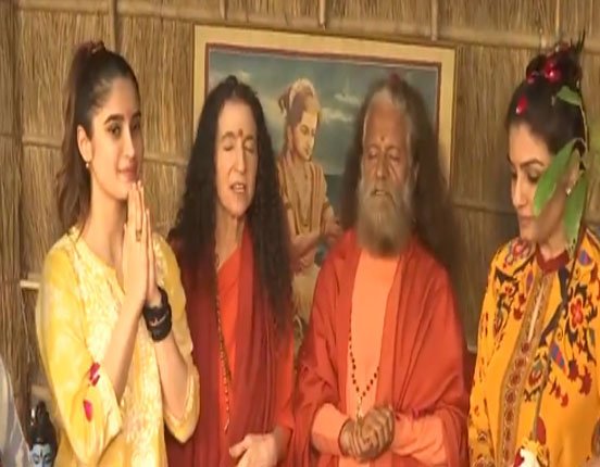 ਮਹਾਕੁੰਭ 2025 'ਚ ਰਵੀਨਾ ਟੰਡਨ ਪਰਿਵਾਰ ਸਮੇਤ ਪੁੱਜੀ